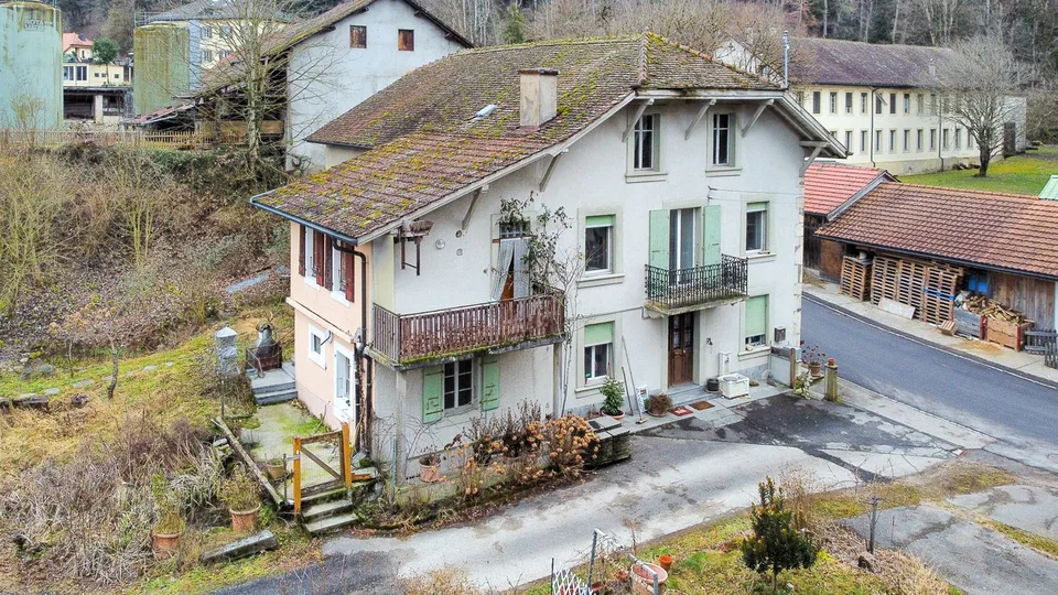 Maison avec volume important à rénover Permis de construire en force