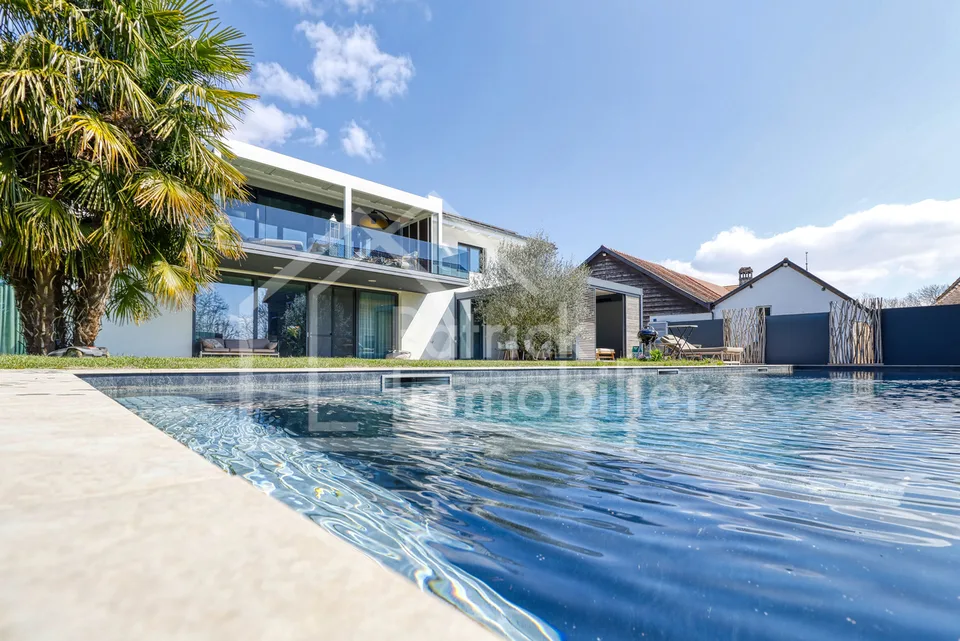 Villa contemporaine d'exception avec piscine et spa à deux pas du lac