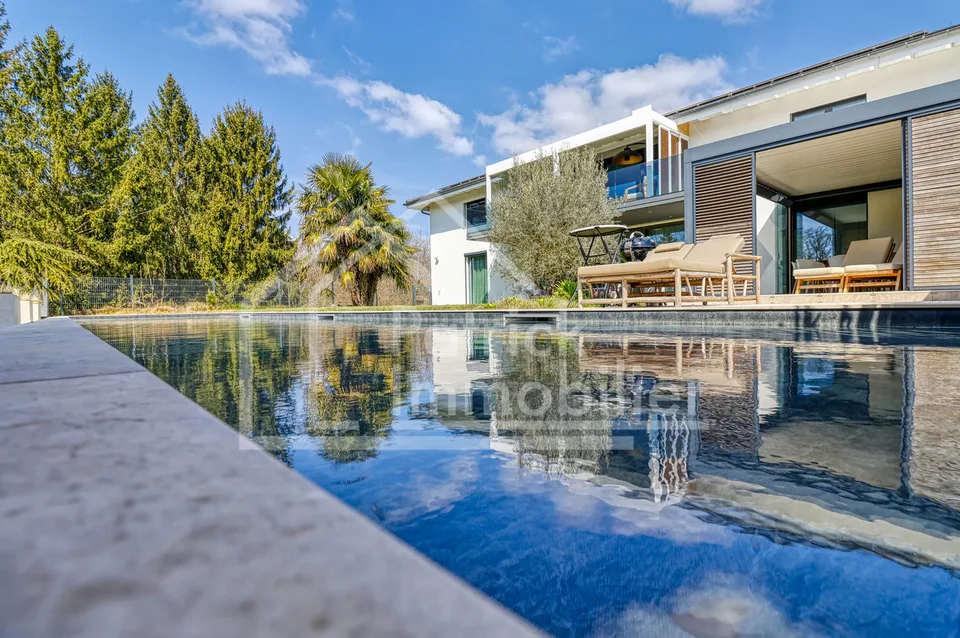 Villa contemporaine d'exception avec piscine et spa à deux pas du lac