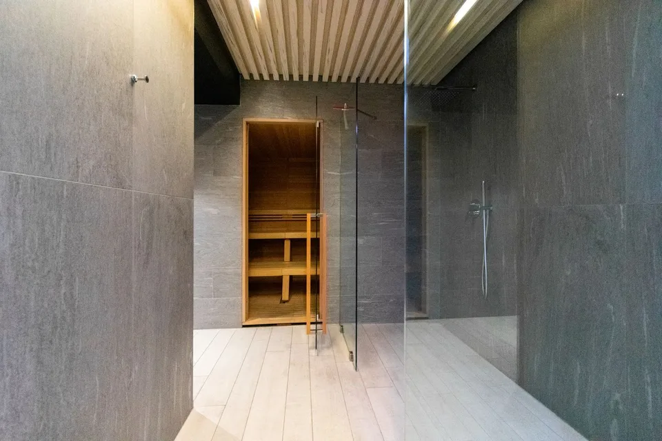 Exklusives Luxusapartment mit Whirlpool und atemberaubender Seesicht – Foto 18 von 25