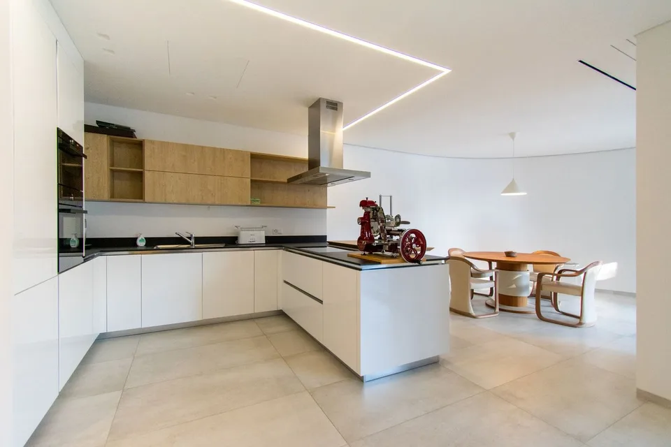 Exklusives Luxusapartment mit Whirlpool und atemberaubender Seesicht – Foto 22 von 25