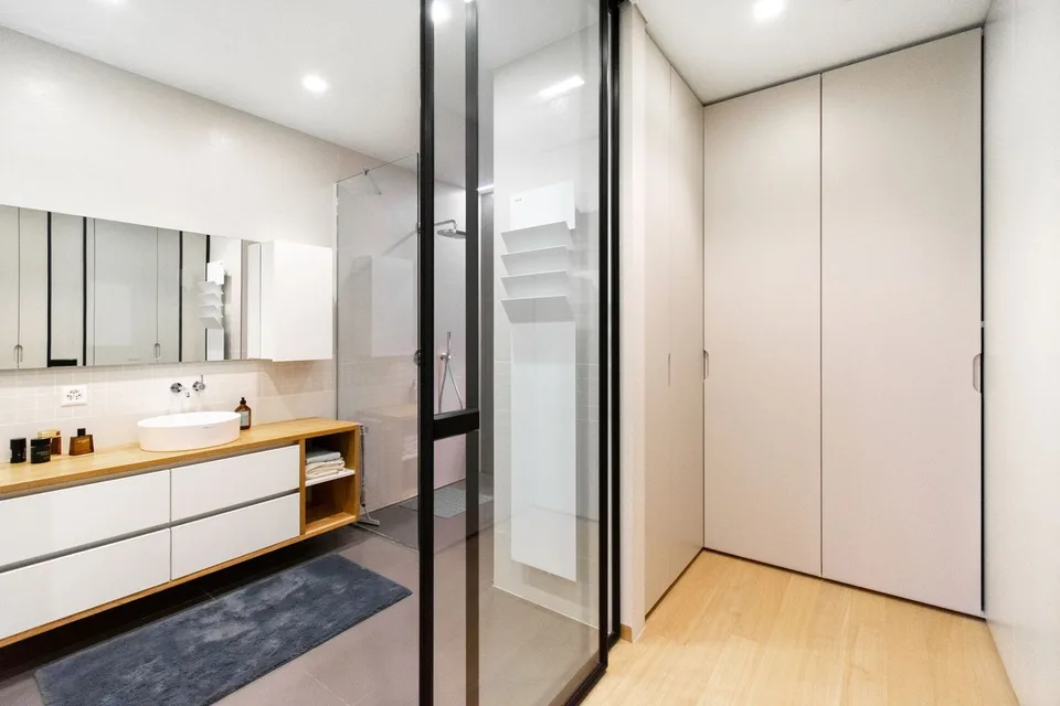 Exklusives Luxusapartment mit Whirlpool und atemberaubender Seesicht – Foto 7 von 25