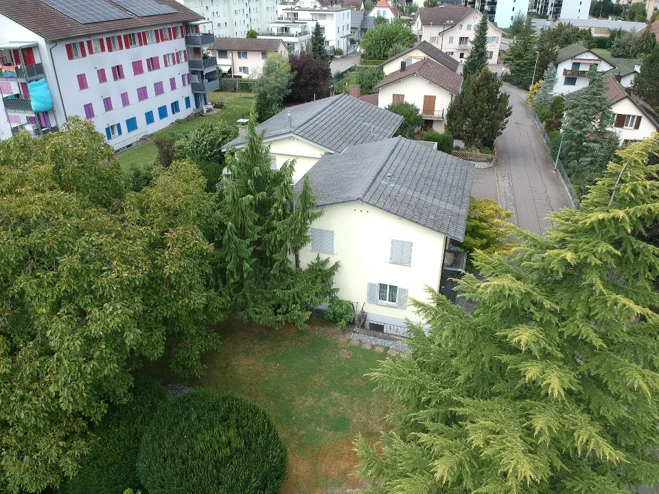 Sie suchen ein Mehrgenerationenhaus? Hier ist das ideale Angebot.
