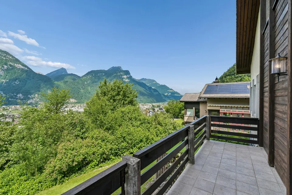 Spacieuse maison unifamiliale de 6 pièces à Mollis – vivre avec une vue panoramique – photo 14 sur 21