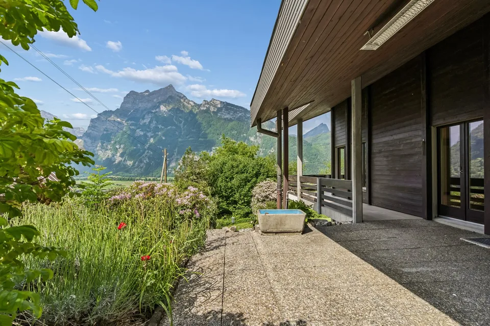 Spacieuse maison unifamiliale de 6 pièces à Mollis – vivre avec une vue panoramique – photo 13 sur 21