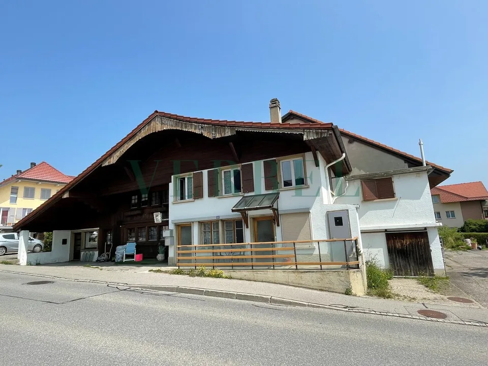 Grande maison avec potentiel d'aménagement