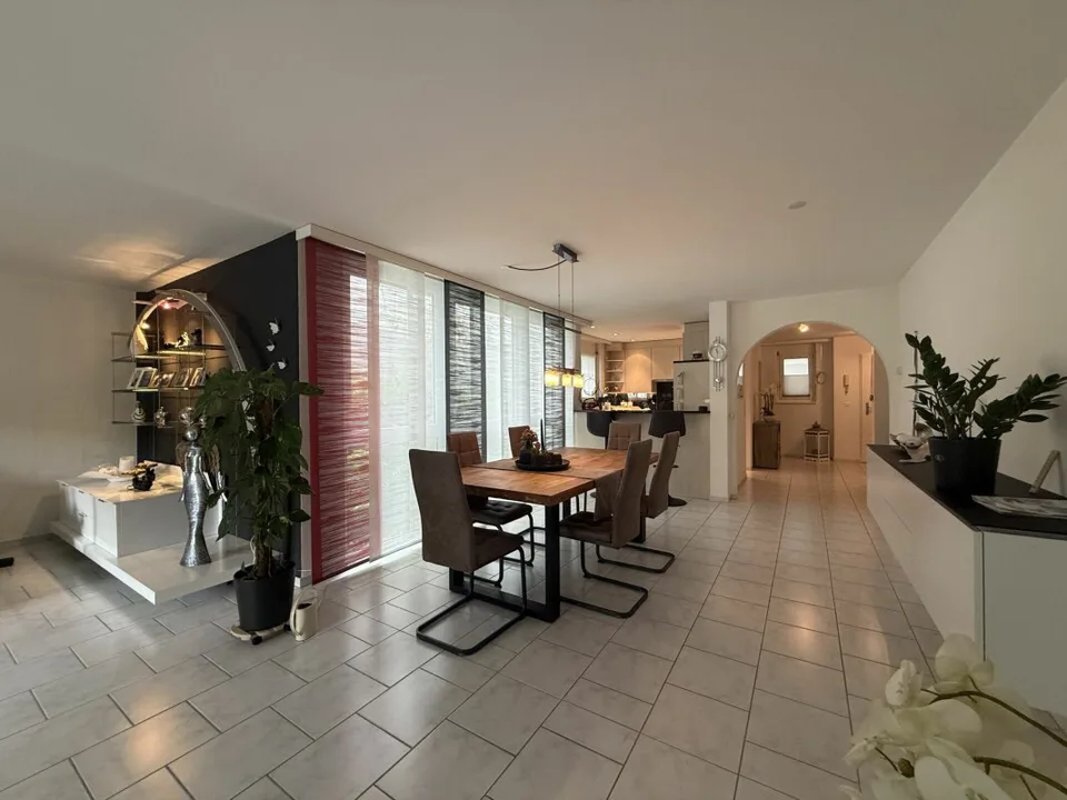 25-319 sehr gepflegte 4.5-Zimmer Gartenwohnung