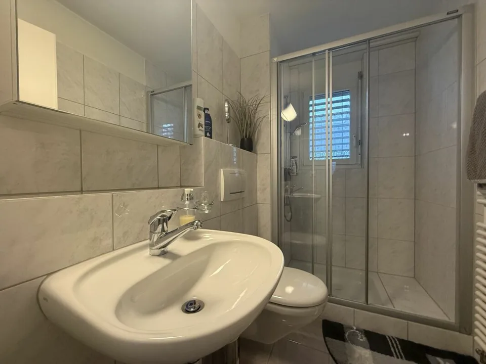 Très bien entretenu 4,5 pièces appartement avec jardin – photo 15 sur 18