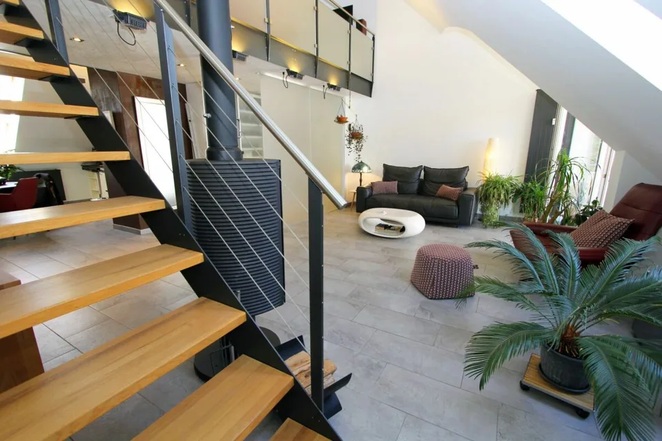 Sensational attic apartment in building rights
