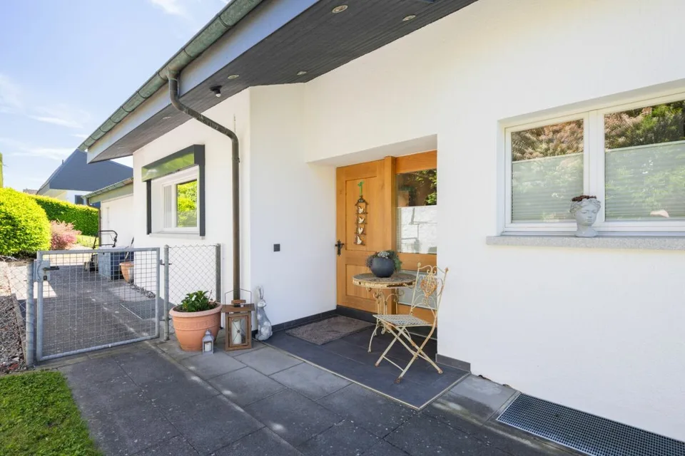 Detached single-family house on the sunny slope of Oberrohrdorf