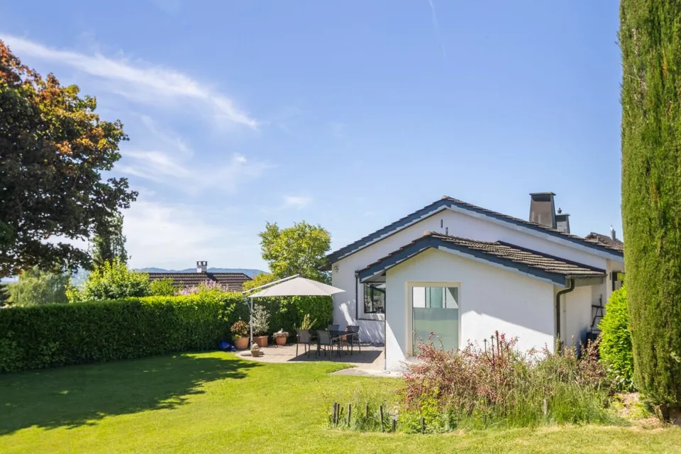Detached single-family house on the sunny slope of Oberrohrdorf