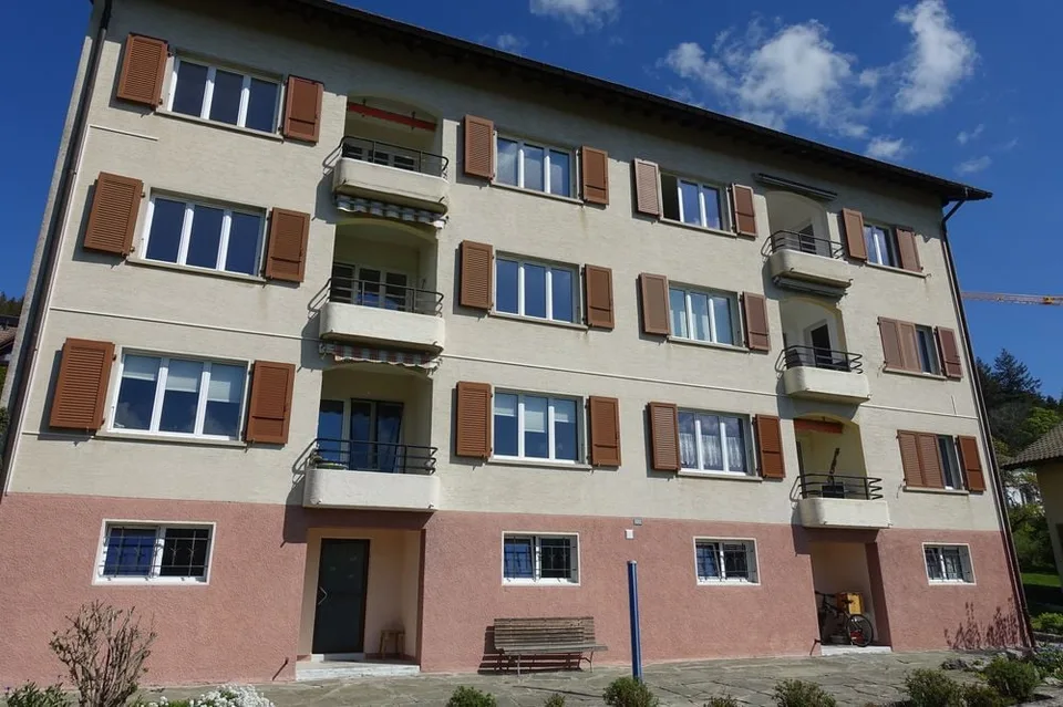 Tramelan - 3.5-Zimmer-Wohnung mit Balkon und Garage – Foto 8 von 9