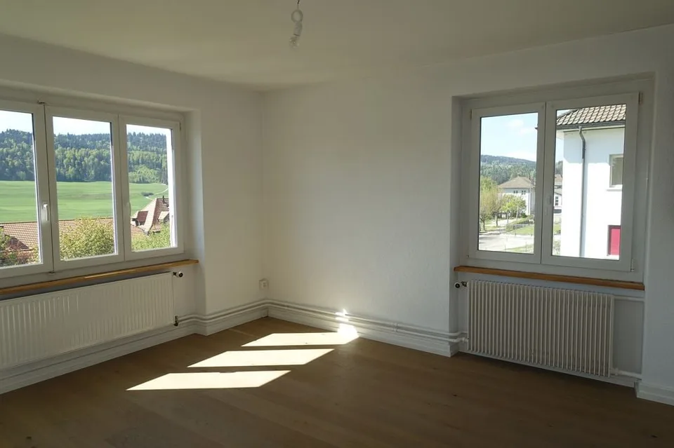 Tramelan - Appartamento di 3.5 locali con balcone e garage