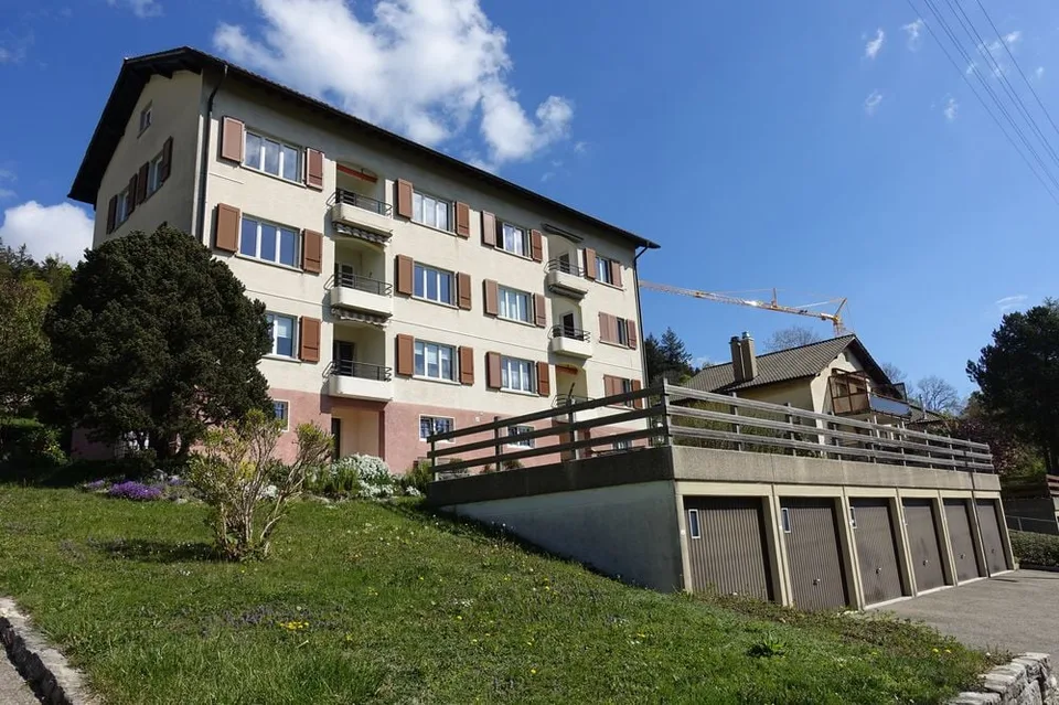 Tramelan - 3.5-Zimmer-Wohnung mit Balkon und Garage – Foto 9 von 9