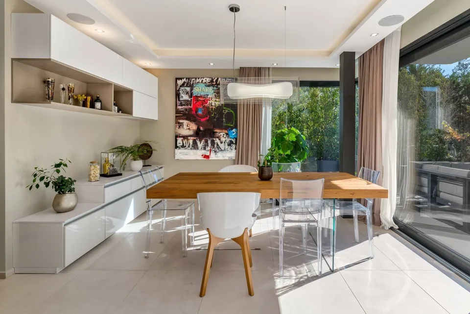 Beautiful contemporary villa, very high-end, Minergie. Exclusive!