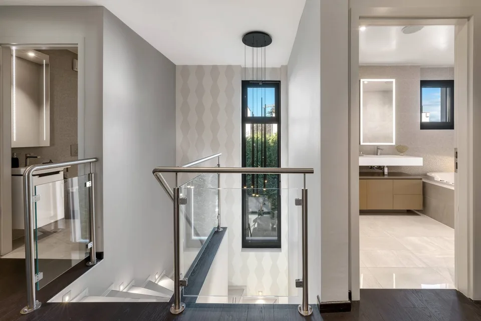 Beautiful contemporary villa, very high-end, Minergie. Exclusive!