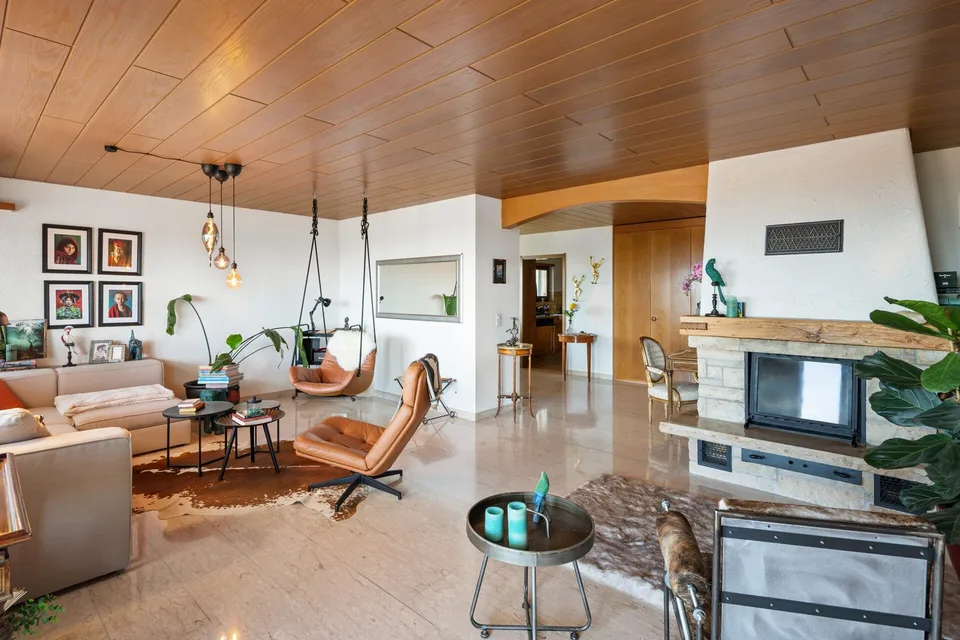 MEHRFAMILIENHAUS MIT ZÜRICHSEE-PANORAMA UND WERTSTEIGERUNGSPOTENZIAL