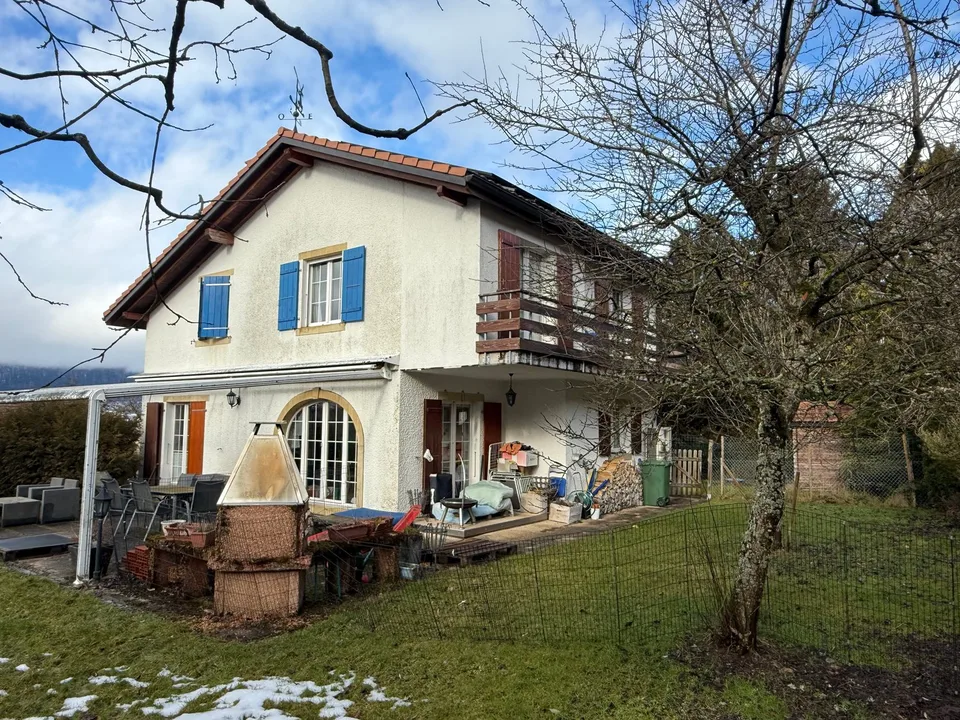 Charmannte Villa mit 4,5 Zimmern in Fenin und zahlreichen Garagen – Foto 8 von 9
