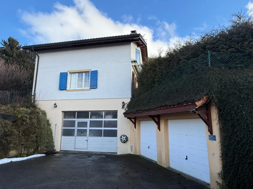 Charmannte Villa mit 4,5 Zimmern in Fenin und zahlreichen Garagen – Foto 9 von 9