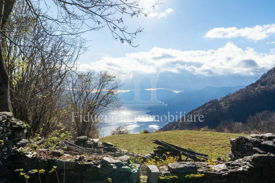 Brissago - Charmant rustique de 3,5 pièces dans un emplacement ensoleillé avec vue sur le lac de rêve