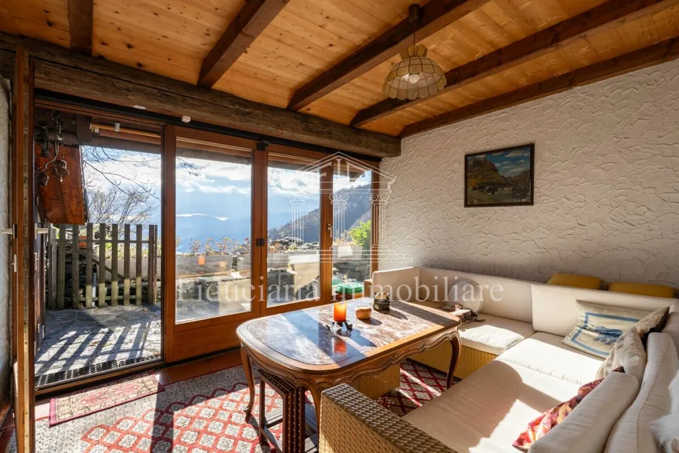Brissago - Charmant rustique de 3,5 pièces dans un emplacement ensoleillé avec vue sur le lac de rêve