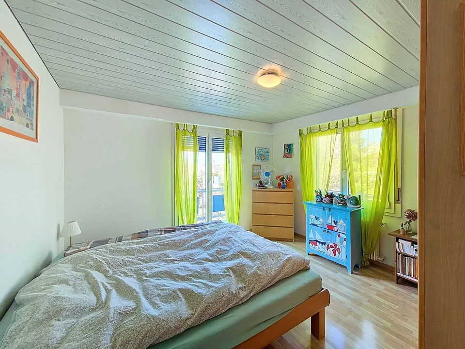 Casa indipendente luminosa in un ambiente verde