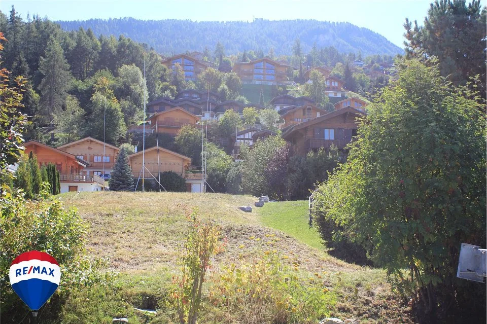Bauplatz mit Projekt, frei von Mandat