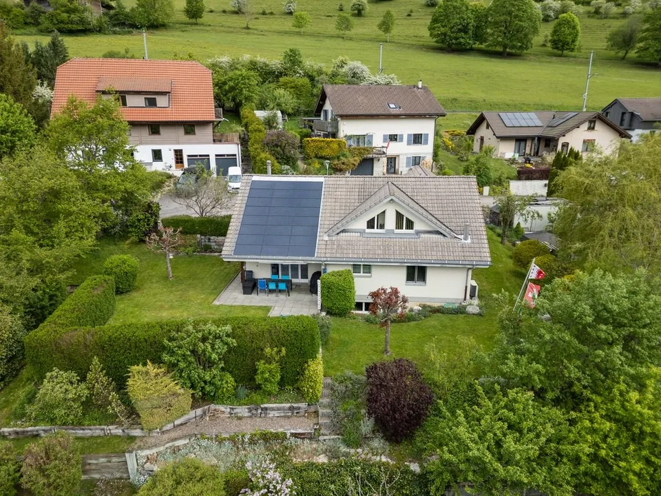 Charmante maison individuelle avec grand jardin et vue dégagée