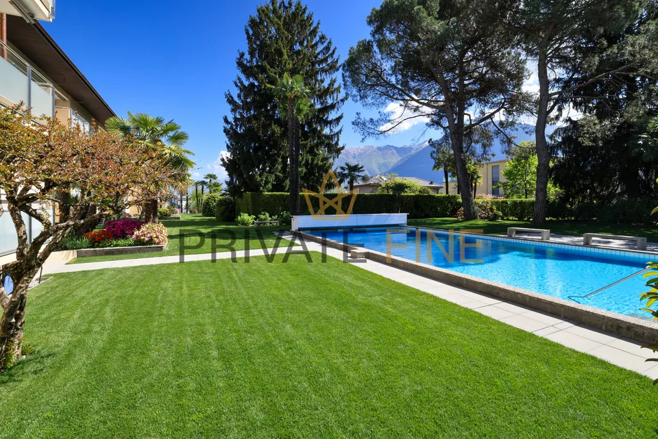 Sonnige Attikawohnung in mediterraner Parkanlage mit grossem Pool (1)