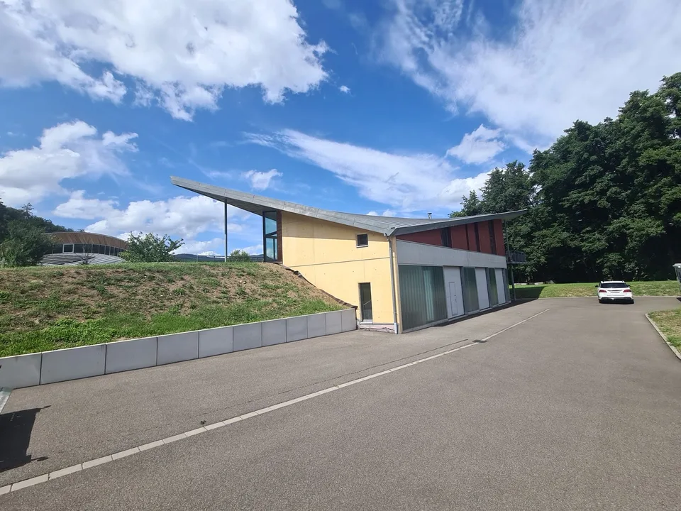 Prächtige und geräumige Villa von sehr hohem Standard mit Gewerbefläche oder anderer Nutzung – Foto 7 von 30