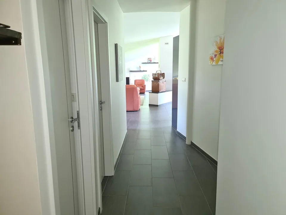 Prächtige und geräumige Villa von sehr hohem Standard mit Gewerbefläche oder anderer Nutzung – Foto 28 von 30