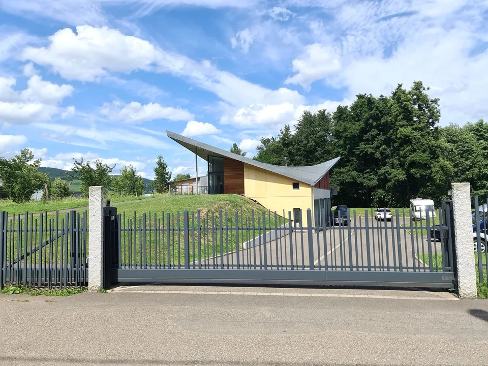 Prächtige und geräumige Villa von sehr hohem Standard mit Gewerbefläche oder anderer Nutzung – Foto 11 von 30