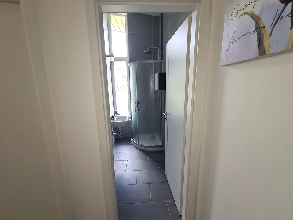 Prächtige und geräumige Villa von sehr hohem Standard mit Gewerbefläche oder anderer Nutzung – Foto 27 von 30