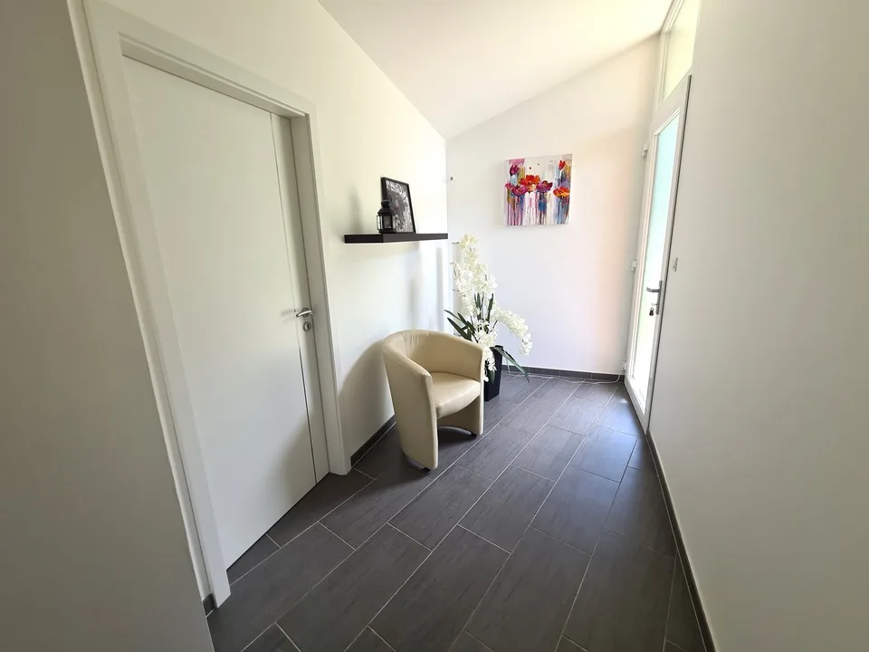 Prächtige und geräumige Villa von sehr hohem Standard mit Gewerbefläche oder anderer Nutzung – Foto 23 von 30