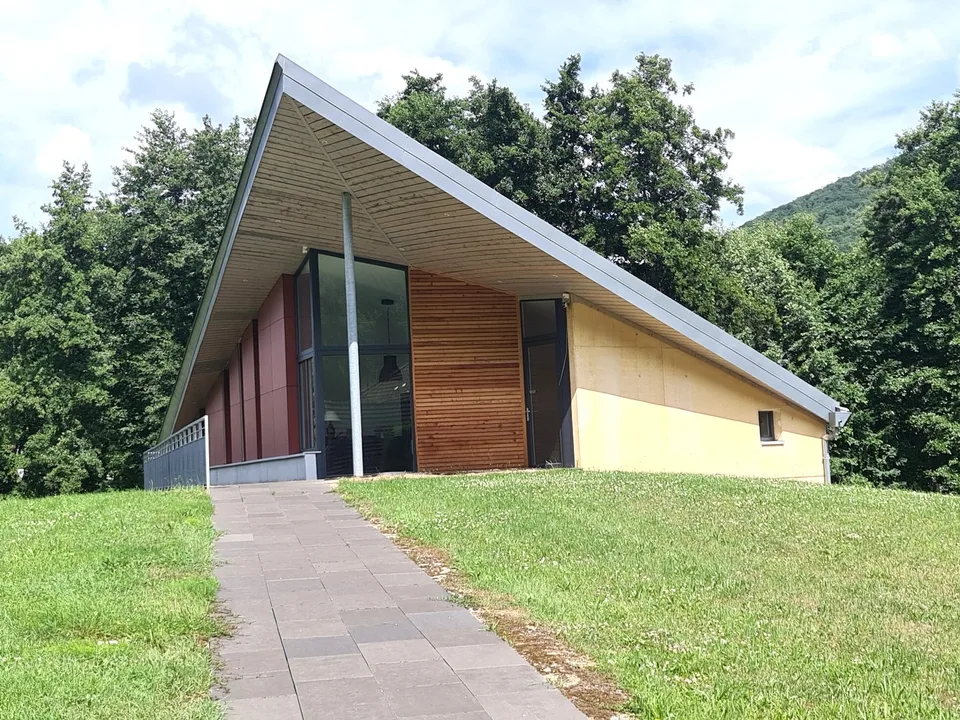 Prächtige und geräumige Villa von sehr hohem Standard mit Gewerbefläche oder anderer Nutzung – Foto 6 von 30