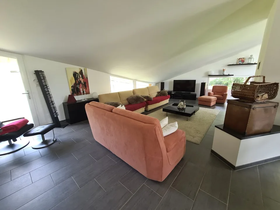 Prächtige und geräumige Villa von sehr hohem Standard mit Gewerbefläche oder anderer Nutzung – Foto 17 von 30
