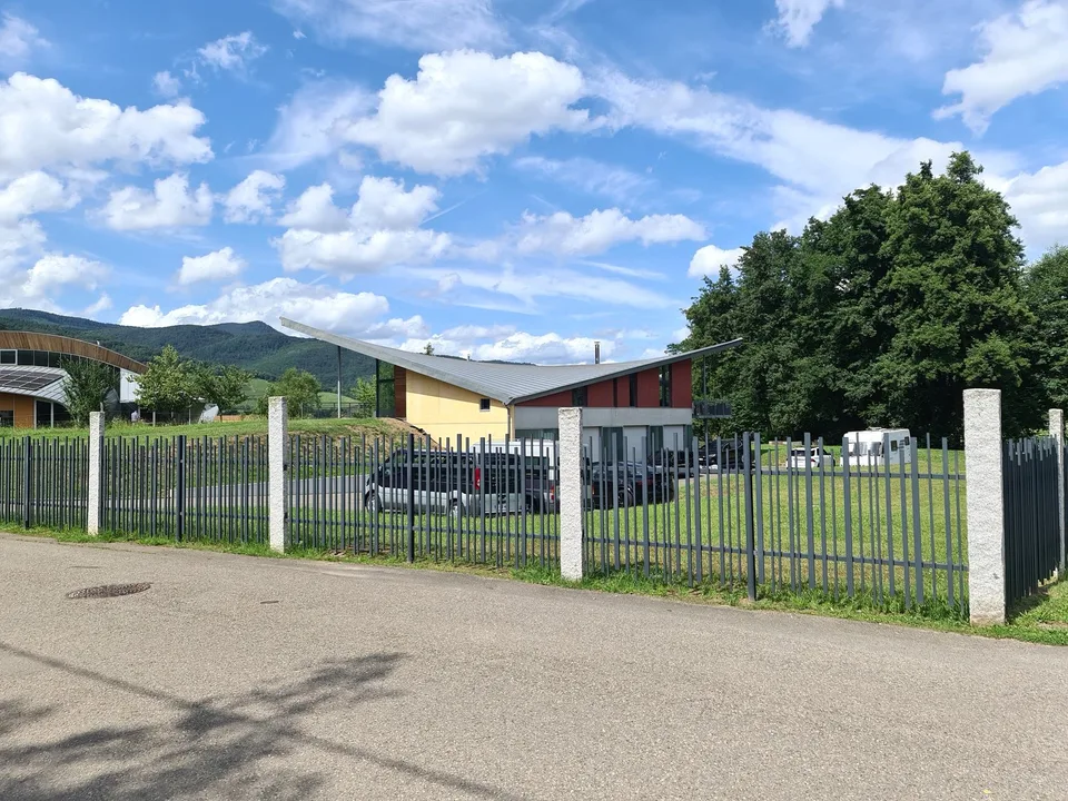 Prächtige und geräumige Villa von sehr hohem Standard mit Gewerbefläche oder anderer Nutzung – Foto 9 von 30