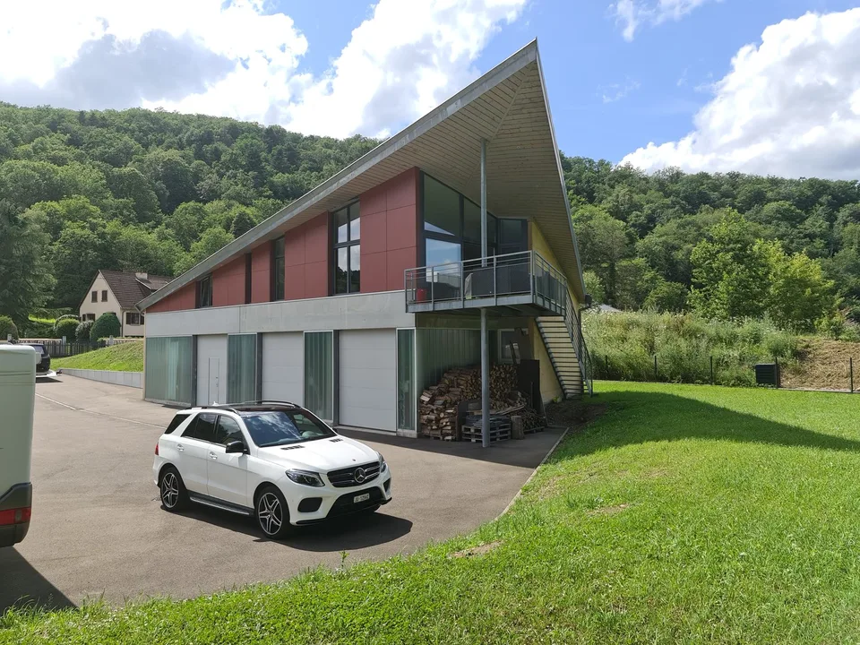 Splendide et spacieuse villa de très haut standing avec surface artisanale ou à autre usage