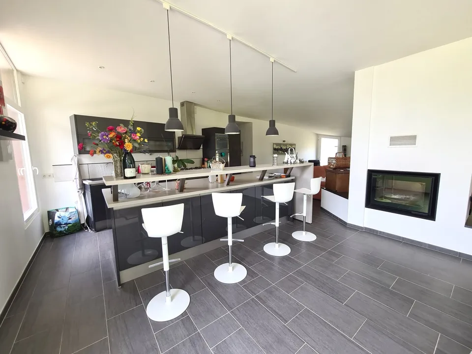 Prächtige und geräumige Villa von sehr hohem Standard mit Gewerbefläche oder anderer Nutzung – Foto 18 von 30