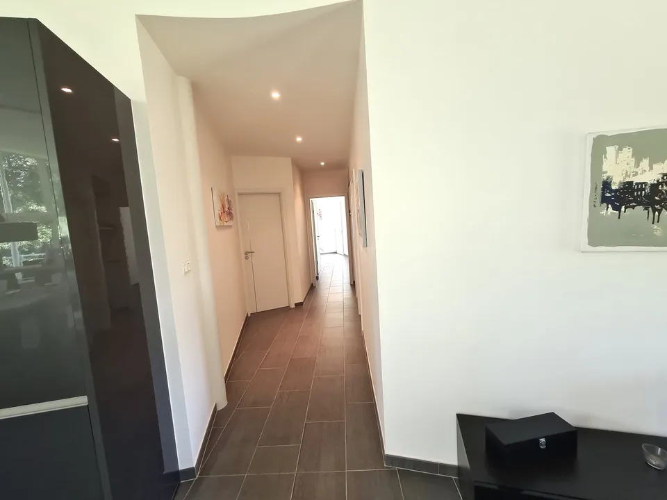 Prächtige und geräumige Villa von sehr hohem Standard mit Gewerbefläche oder anderer Nutzung – Foto 25 von 30