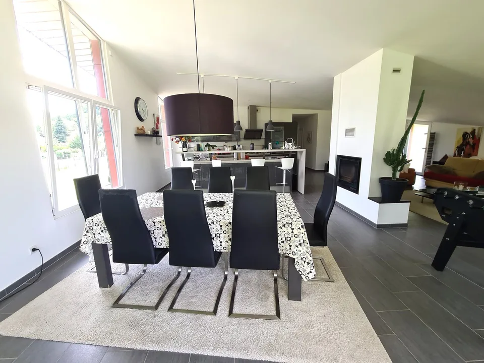 Prächtige und geräumige Villa von sehr hohem Standard mit Gewerbefläche oder anderer Nutzung – Foto 19 von 30