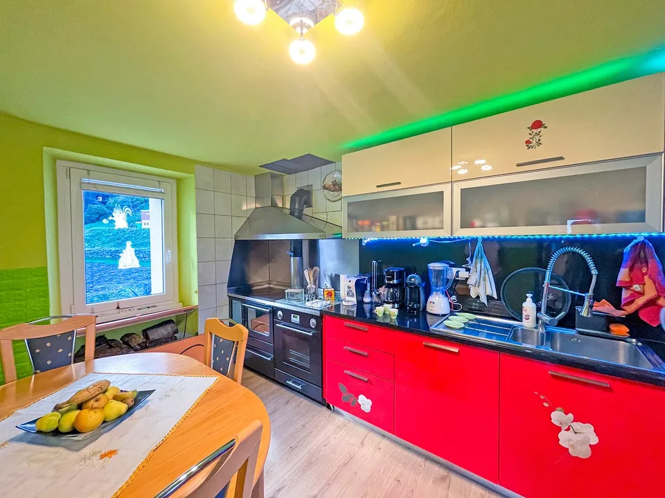 Val di Blenio. Casa tipica ticinese soleggiata, con giardino e garages – photo 11 sur 24
