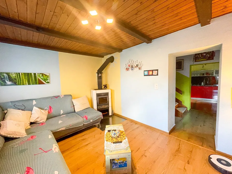 Val di Blenio. Casa tipica ticinese soleggiata, con giardino e garages – photo 10 sur 24