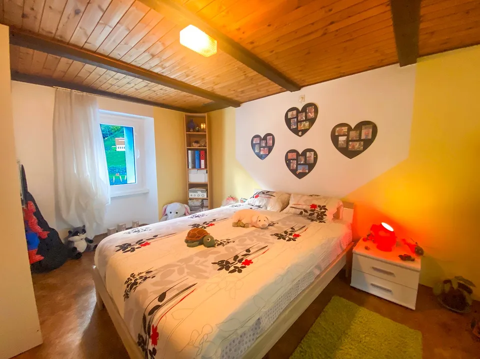Val di Blenio. Casa tipica ticinese soleggiata, con giardino e garages – photo 13 sur 24