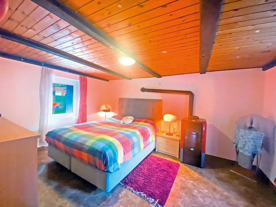 Val di Blenio. Casa tipica ticinese soleggiata, con giardino e garages – photo 15 sur 24