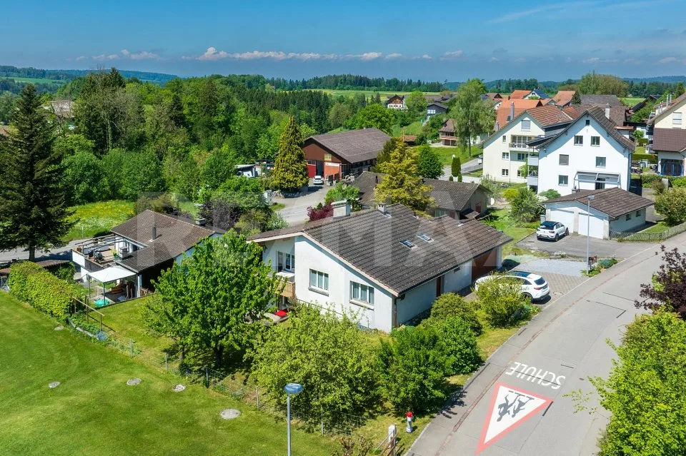746m² di terreno edificabile con proprietà esistente