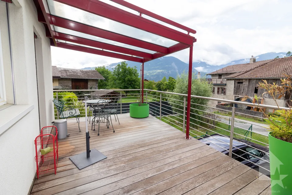 Jolie maison individuelle avec pelouse et garage
