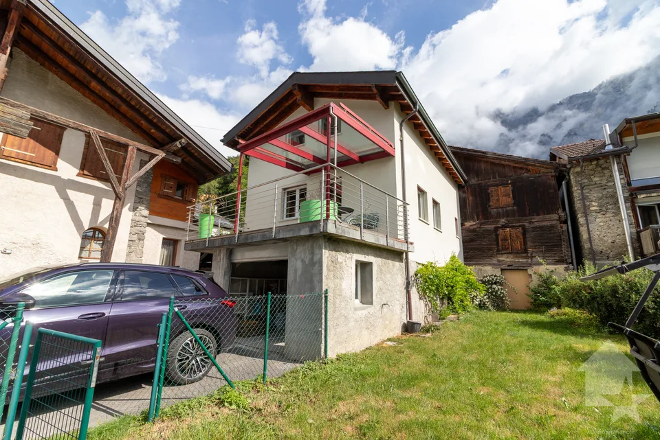 Jolie maison individuelle avec pelouse et garage