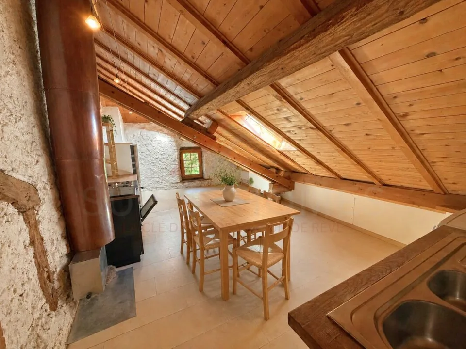 Colpo di fulmine a Romainmôtier - Duplex luminoso di 130 m² con molto charme