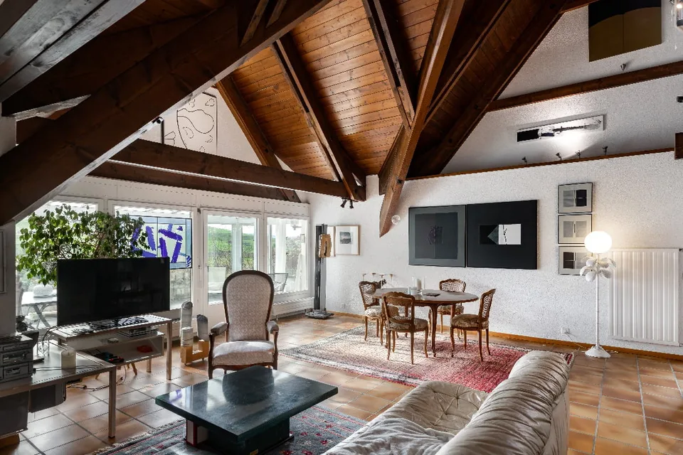 Grande casa indipendente in mezzo alla natura